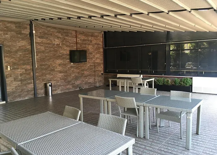 Petrol-is Misafirhanesi *