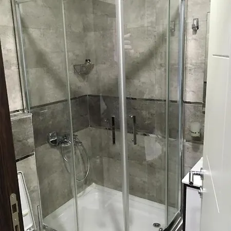 Petrol-is Misafirhanesi * Stambuł